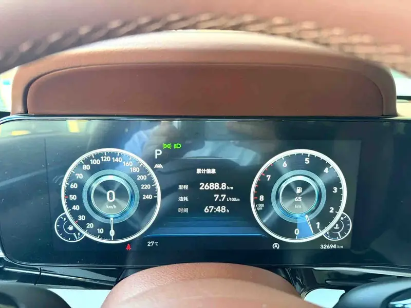 Vehicle photo 9