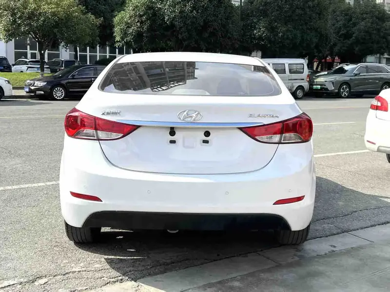 Vehicle photo 4