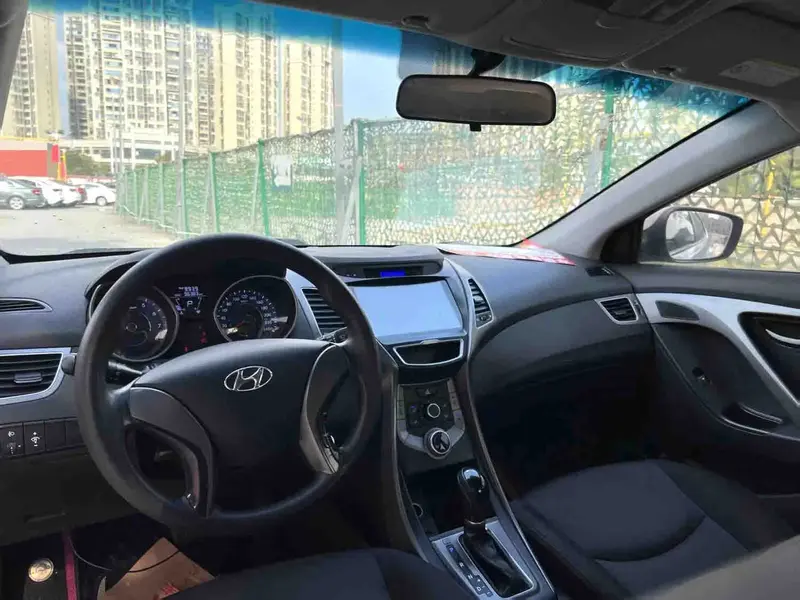 Vehicle photo 8