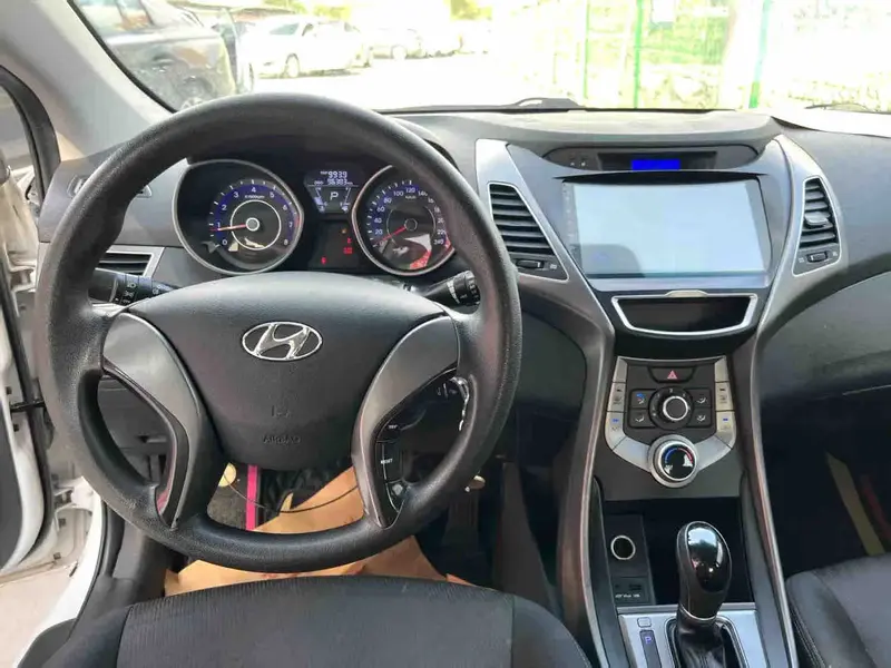 Vehicle photo 9