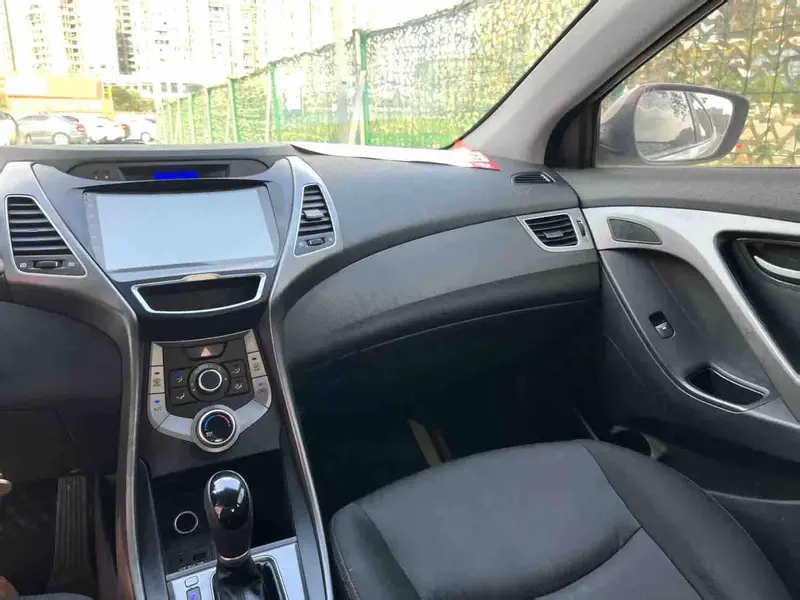 Vehicle photo 10