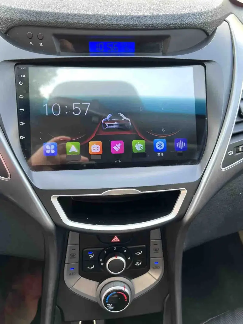 Vehicle photo 11