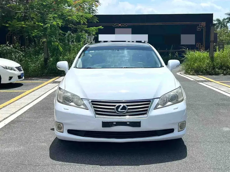 Vehicle photo 2