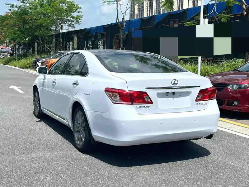 Vehicle photo 4
