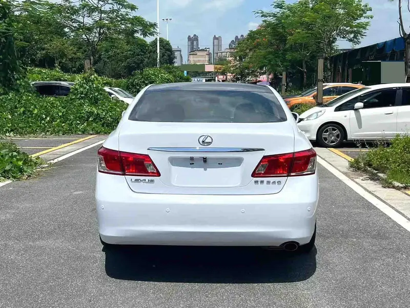 Vehicle photo 5