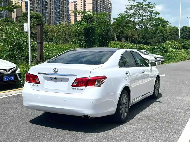 Vehicle photo 6