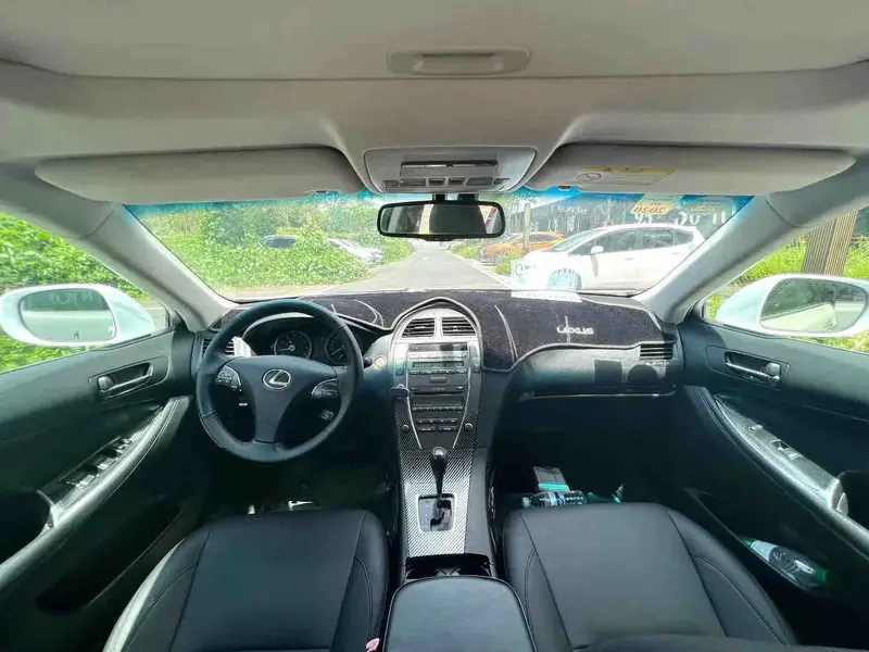 Vehicle photo 7