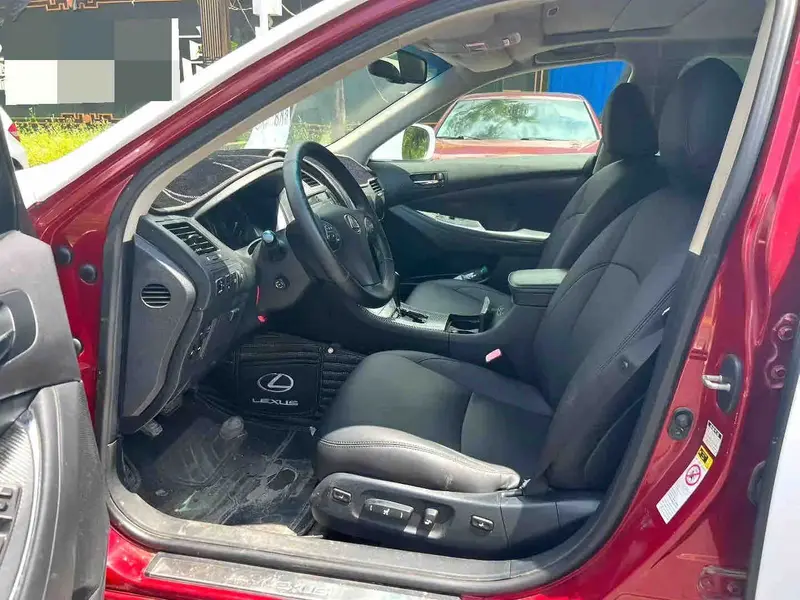 Vehicle photo 8