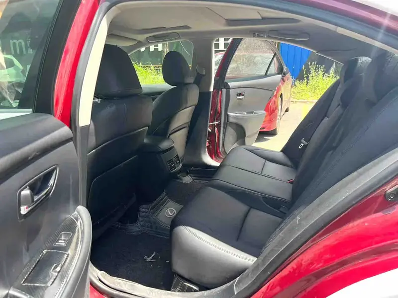 Vehicle photo 9