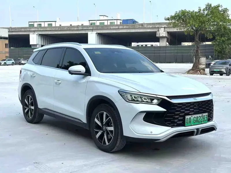 Vehicle photo 2