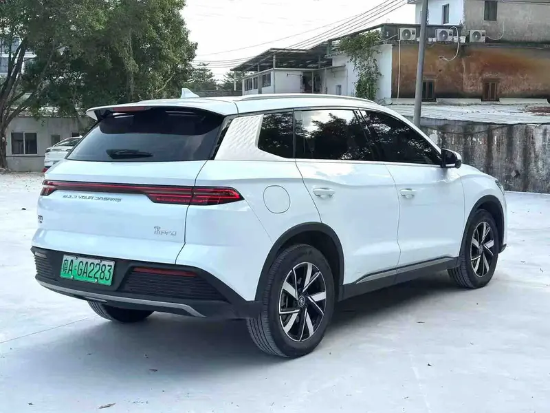 Vehicle photo 3