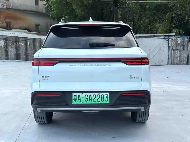 Vehicle photo 4