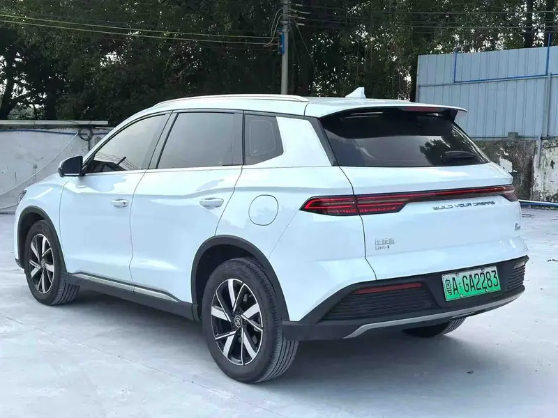 Vehicle photo 5