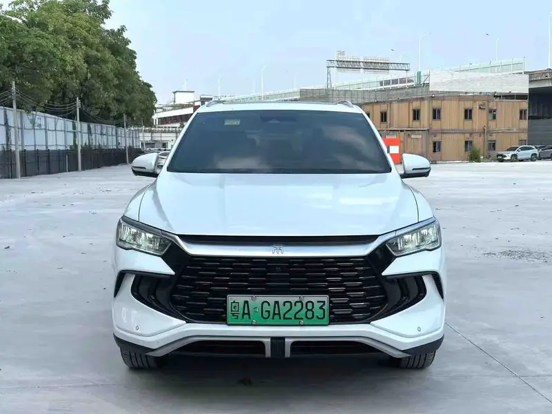 Vehicle photo 6