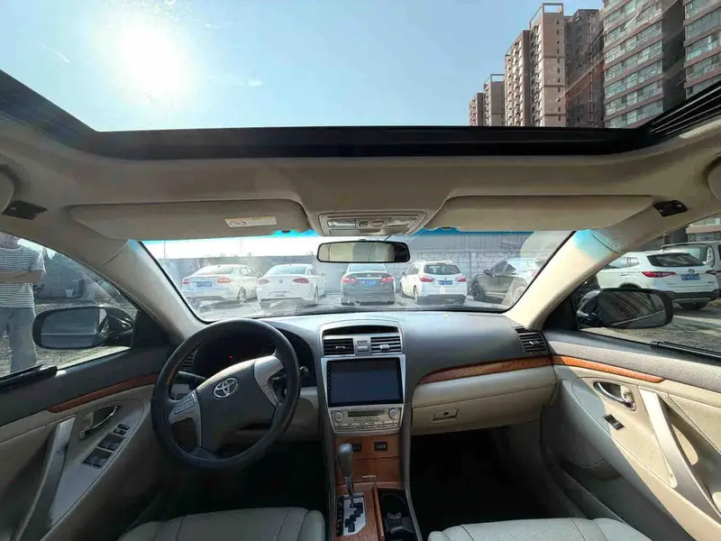 Vehicle photo 6