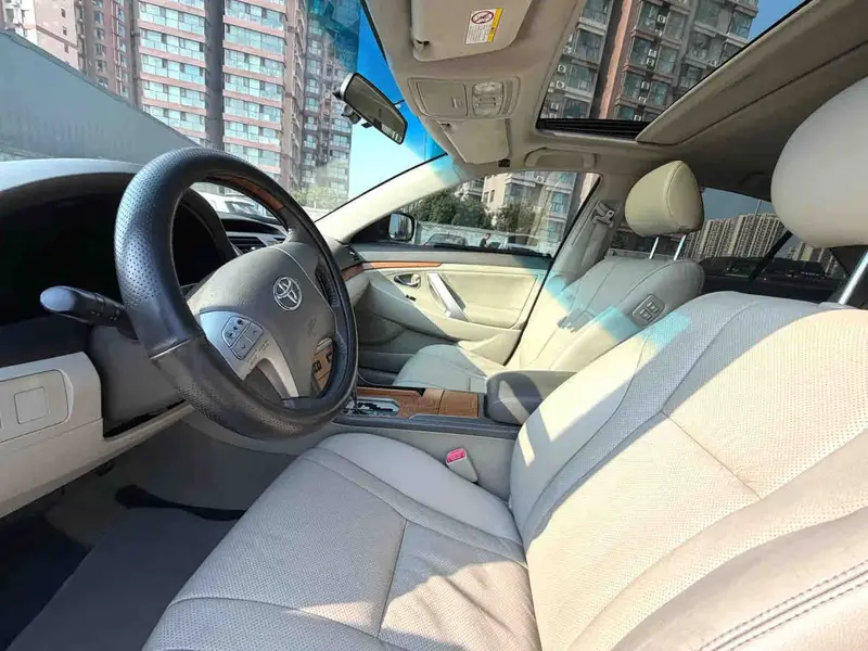 Vehicle photo 7