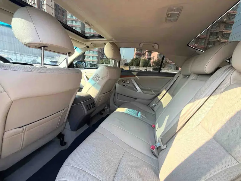 Vehicle photo 8