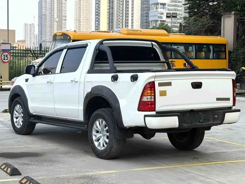 Vehicle photo 3