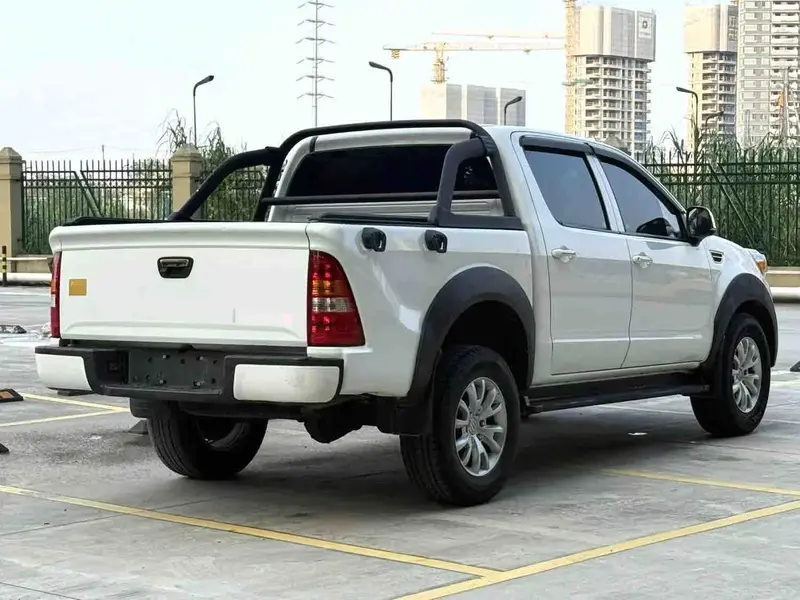 Vehicle photo 4