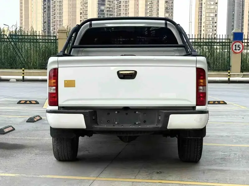 Vehicle photo 5