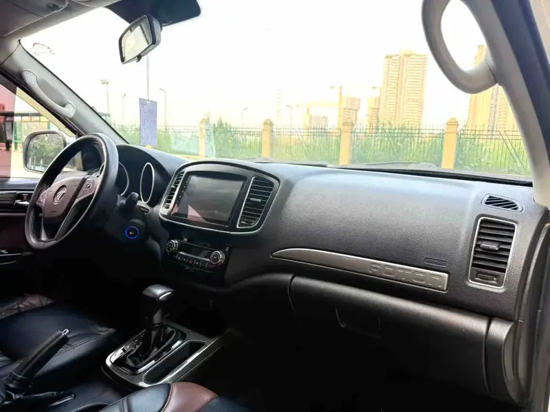 Vehicle photo 8