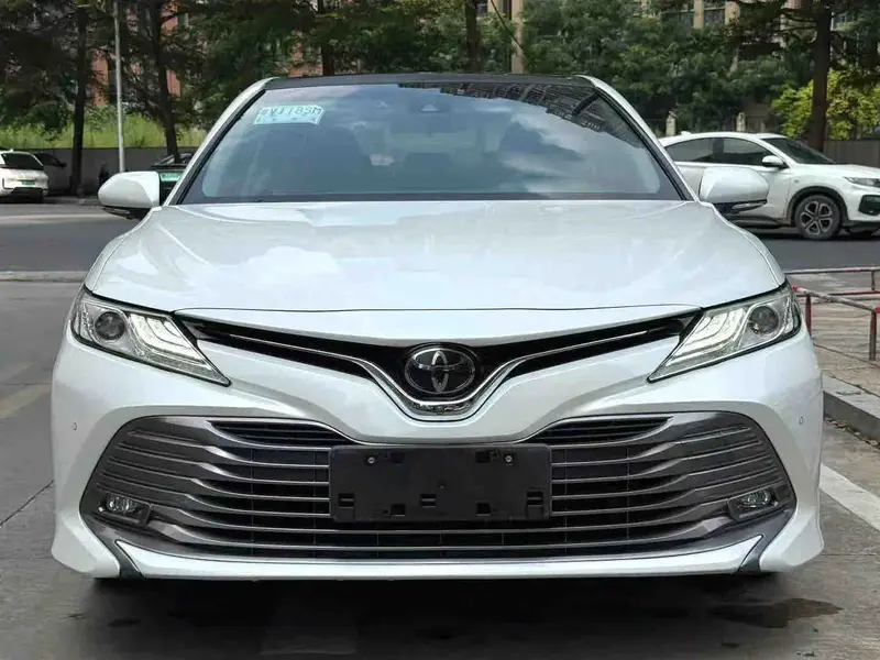 Vehicle photo 2