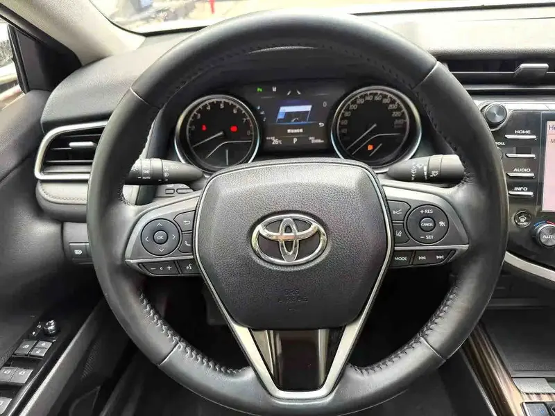 Vehicle photo 5