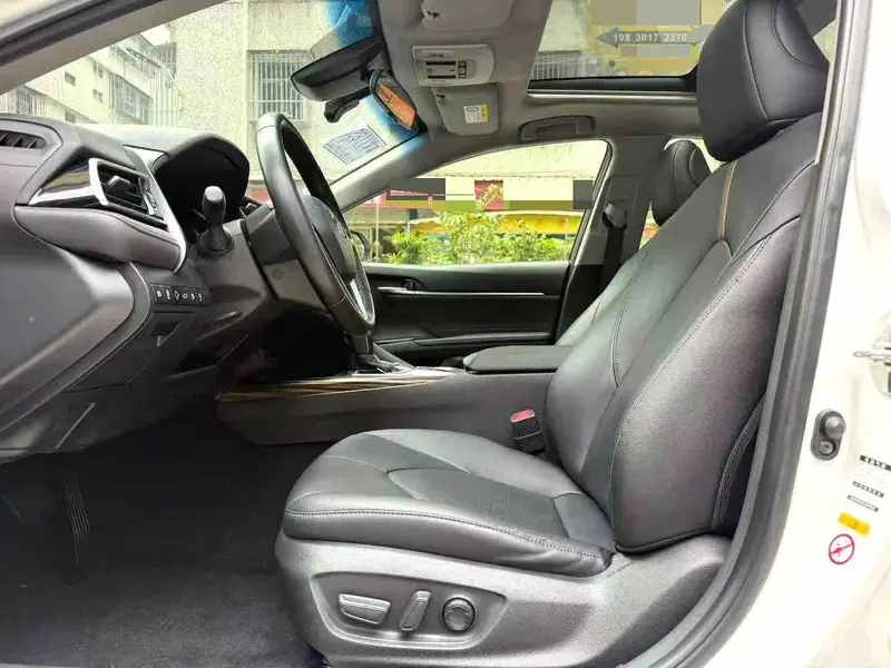 Vehicle photo 6