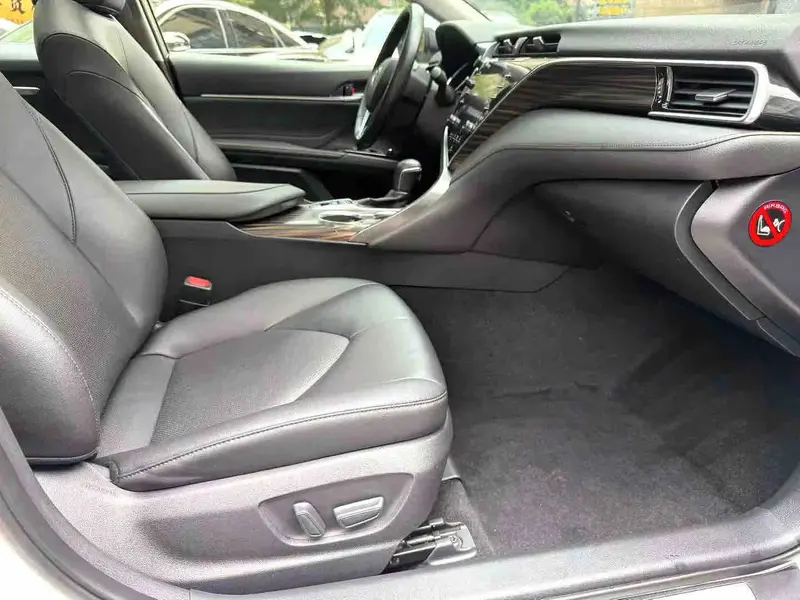 Vehicle photo 8
