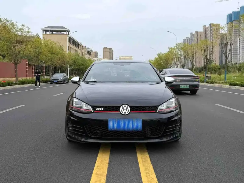 Vehicle photo 2