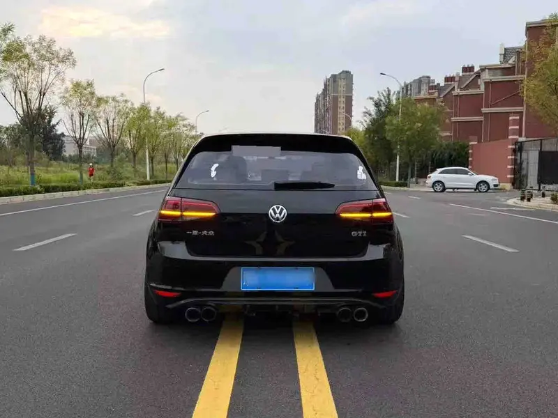 Vehicle photo 3