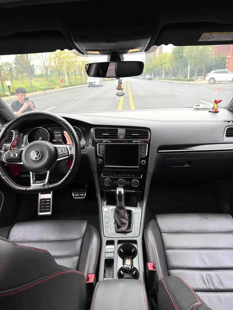 Vehicle photo 5