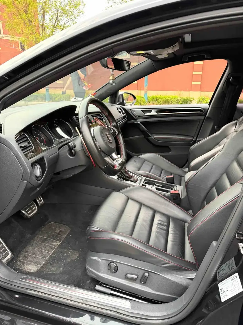 Vehicle photo 6
