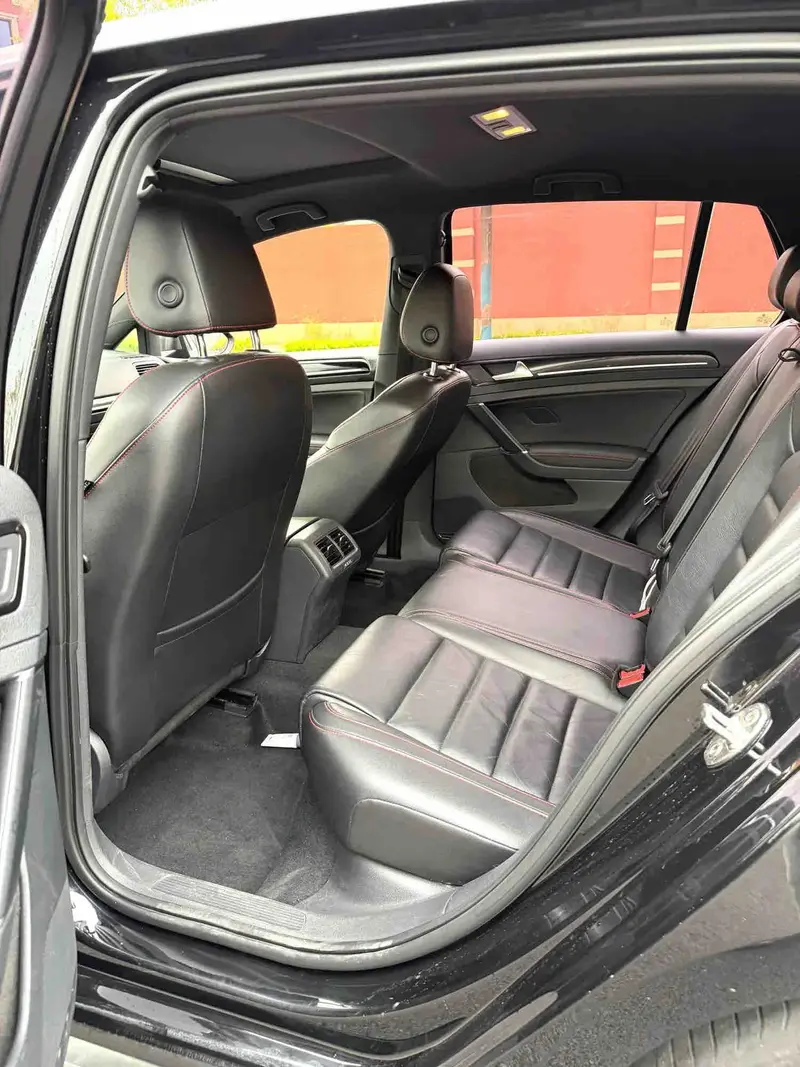Vehicle photo 7