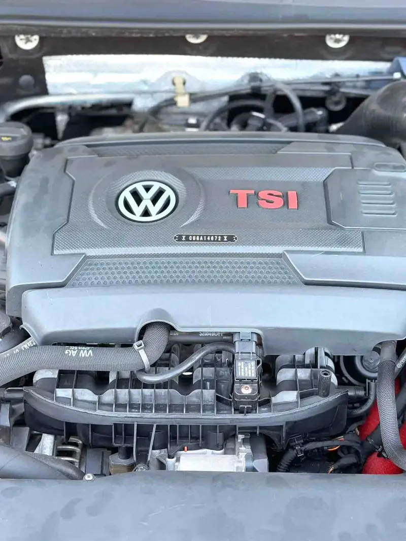 Vehicle photo 8