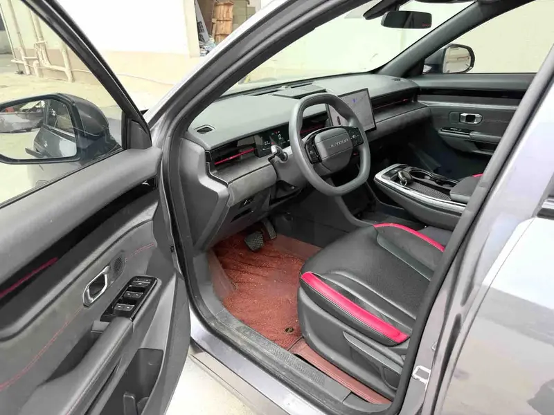 Vehicle photo 2