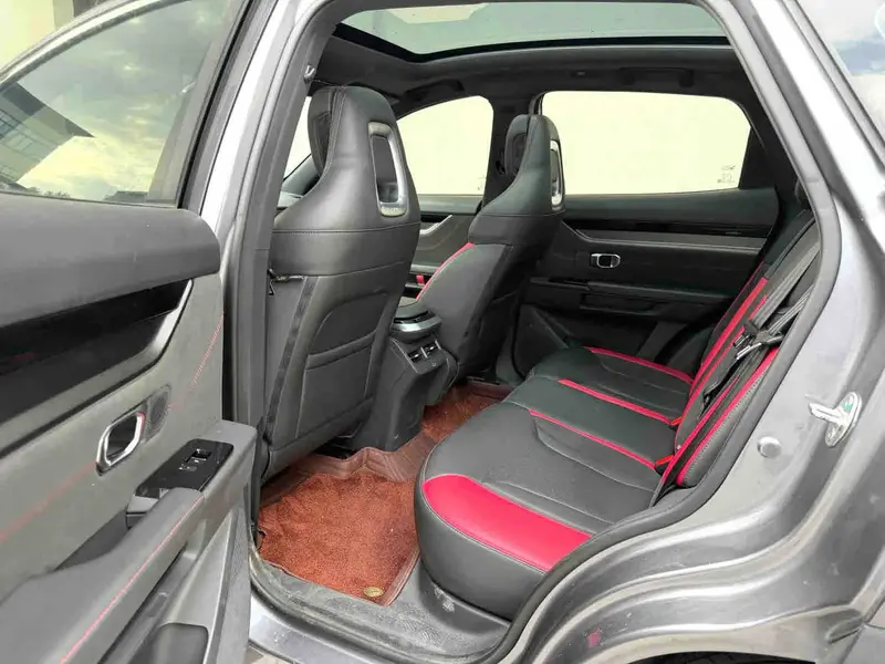 Vehicle photo 3