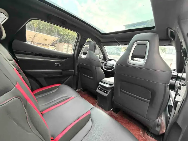 Vehicle photo 4