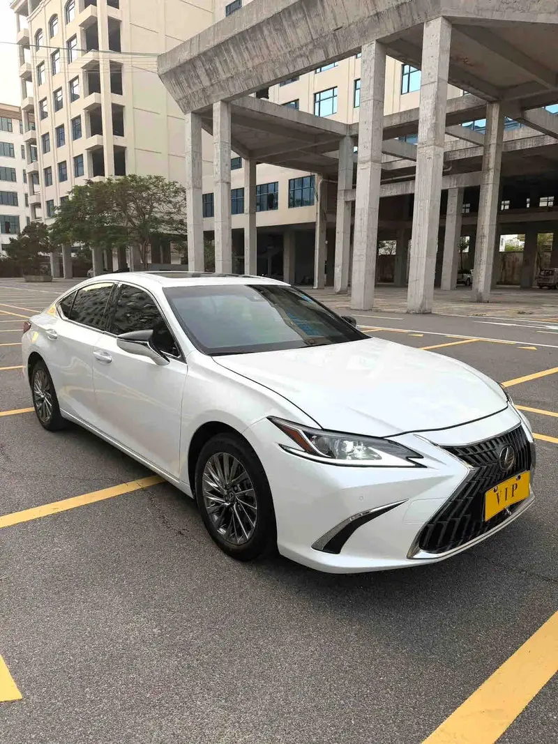 Vehicle photo 3
