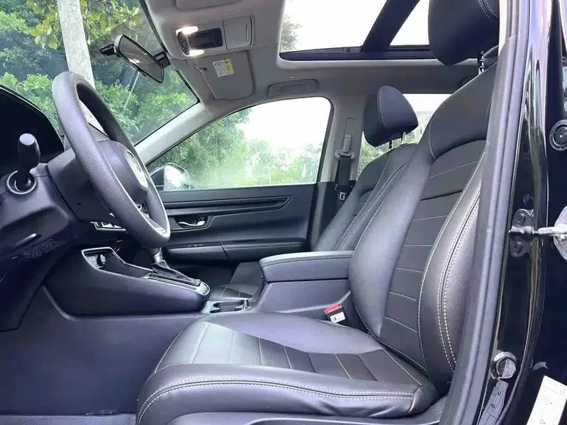 Vehicle photo 7