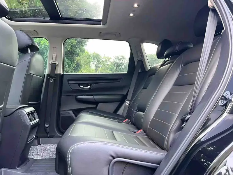 Vehicle photo 9