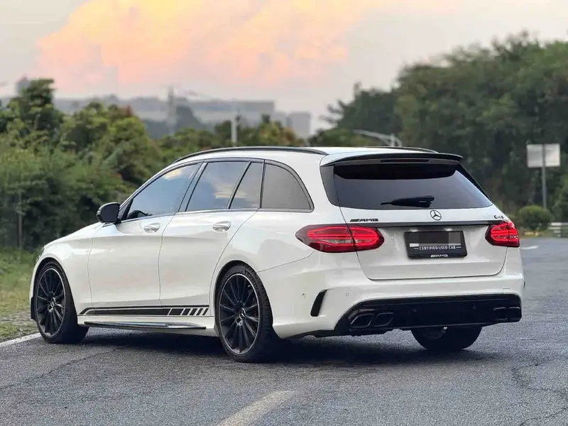 Vehicle photo 4