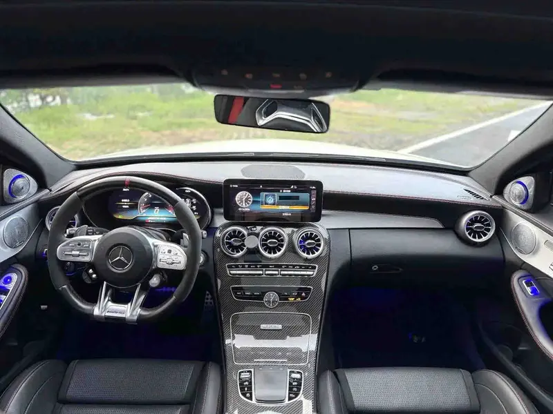 Vehicle photo 6