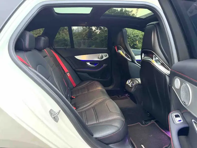 Vehicle photo 9