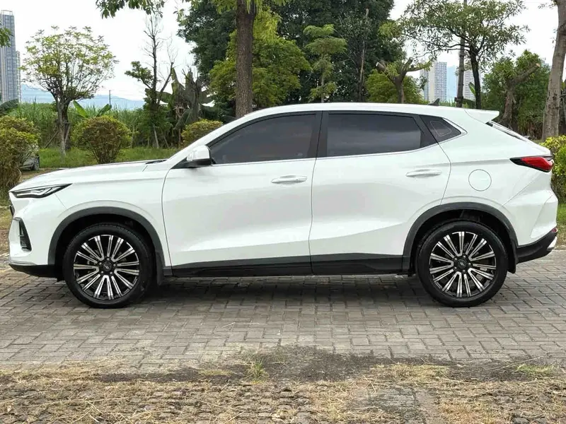 Vehicle photo 4