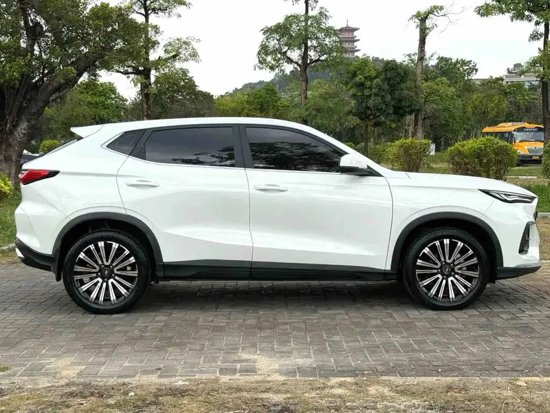 Vehicle photo 5