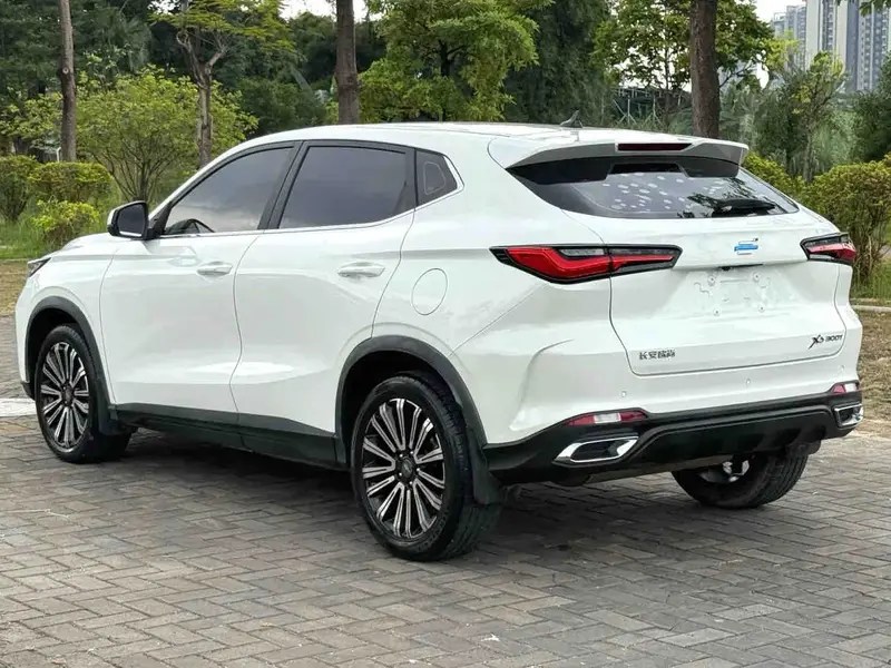 Vehicle photo 7