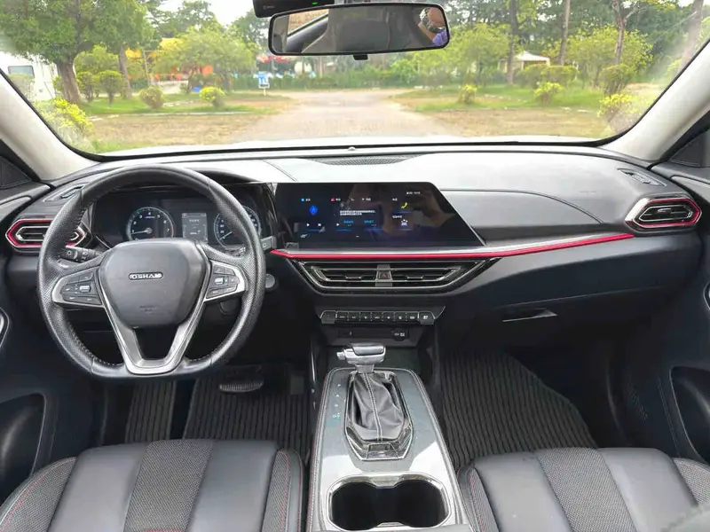 Vehicle photo 11