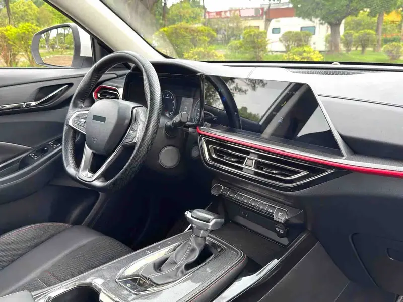 Vehicle photo 12