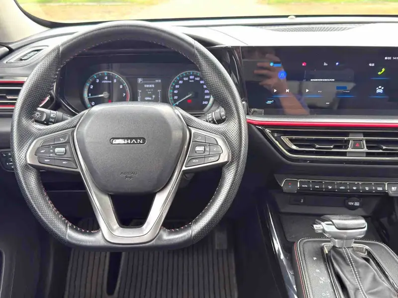 Vehicle photo 13
